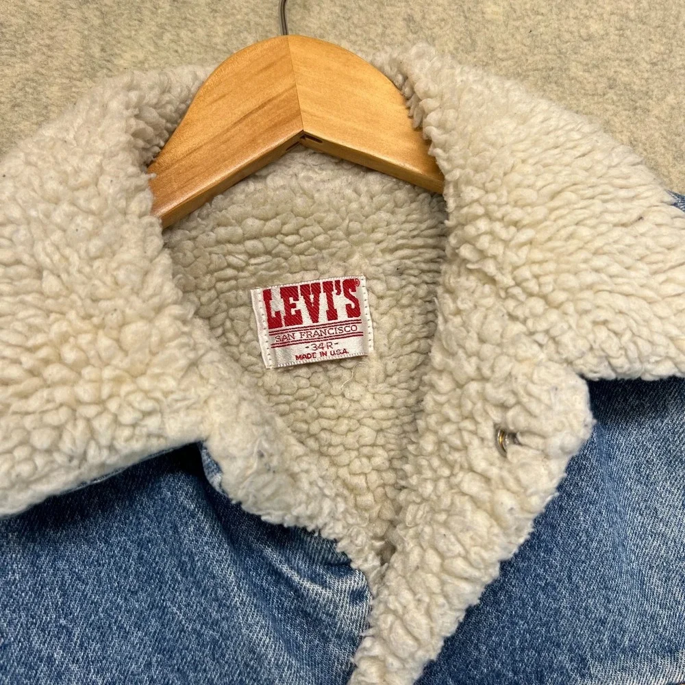 Vintage‎ Levi's Unisex Trucker Jacket Light Blue Denim Sherpa Lined USA Made 34R